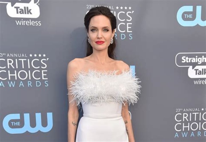 Angelina Jolie's Stats: Unveiling Her Weight and Height