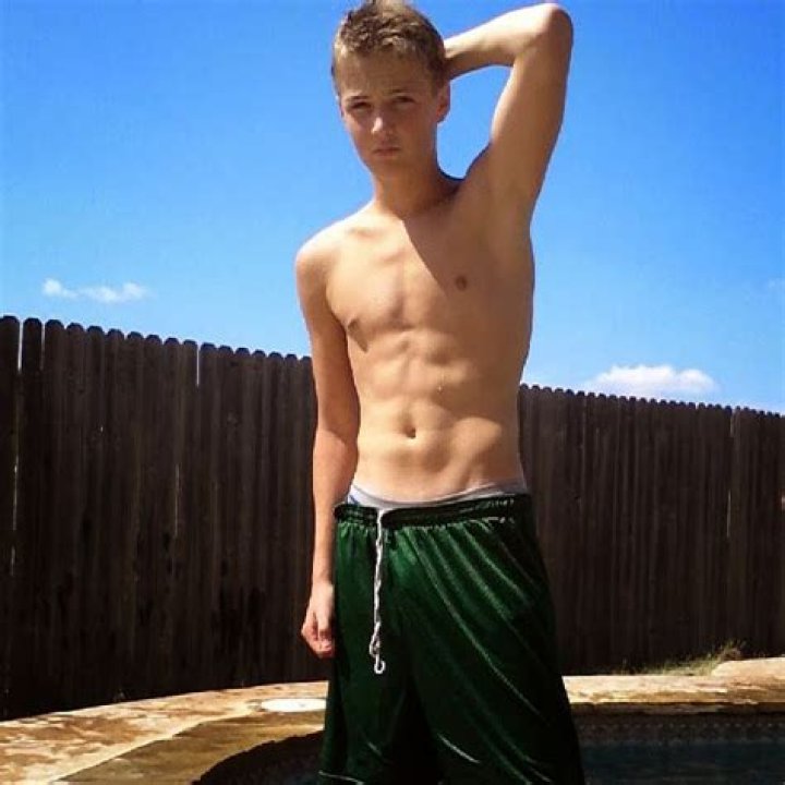 Unveiling the Popularity of Dean-Charles Chapman Shirtless: A Closer Look