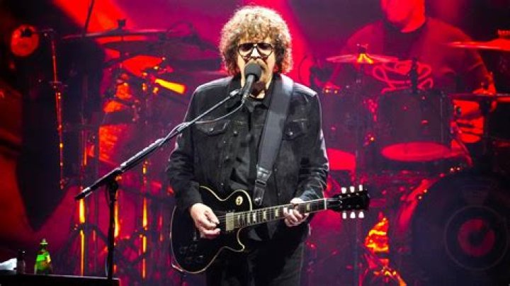 How Much Is Jeff Lynne Worth: A Deep Dive Into the ELO Legend's Wealth