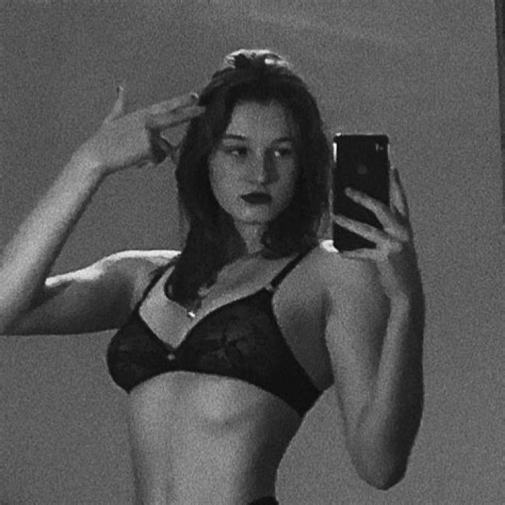 ItsCarlyJane: The Rise of a Social Media Sensation