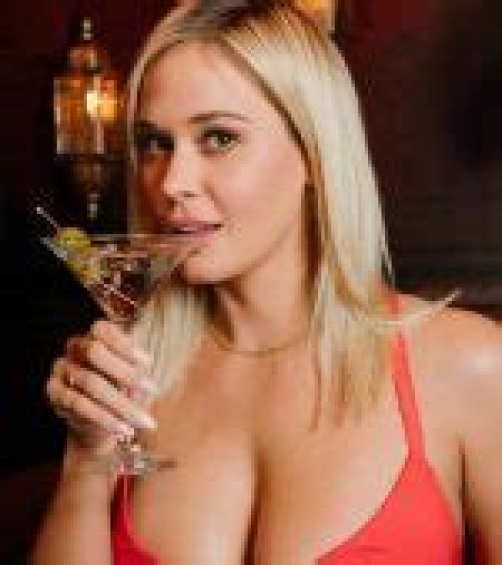 Exploring the Allure of Lauren Compton on OnlyFans