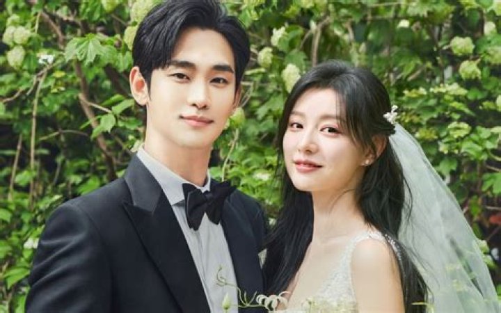 Lee Jun Ho's Doting Wife: Uncovering the Truth Behind Kim Soo Hyun