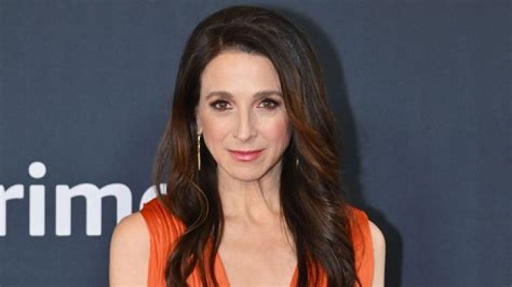 Marin Hinkle Net Worth: A Closer Look at Her Wealth, Career, and Success