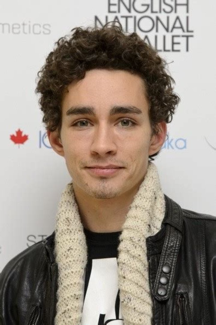 Robert Sheehan Net Worth: A Deep Dive into His Wealth and Career