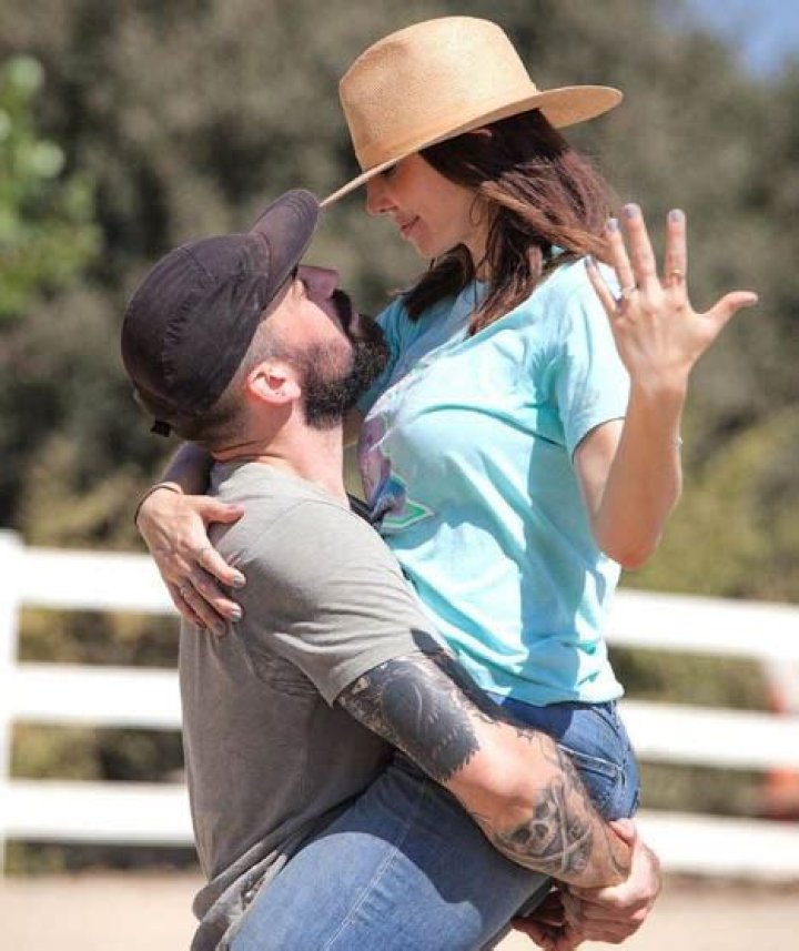 Exploring Whitney Cummings' Boyfriend: A Deep Dive into Her Love Life